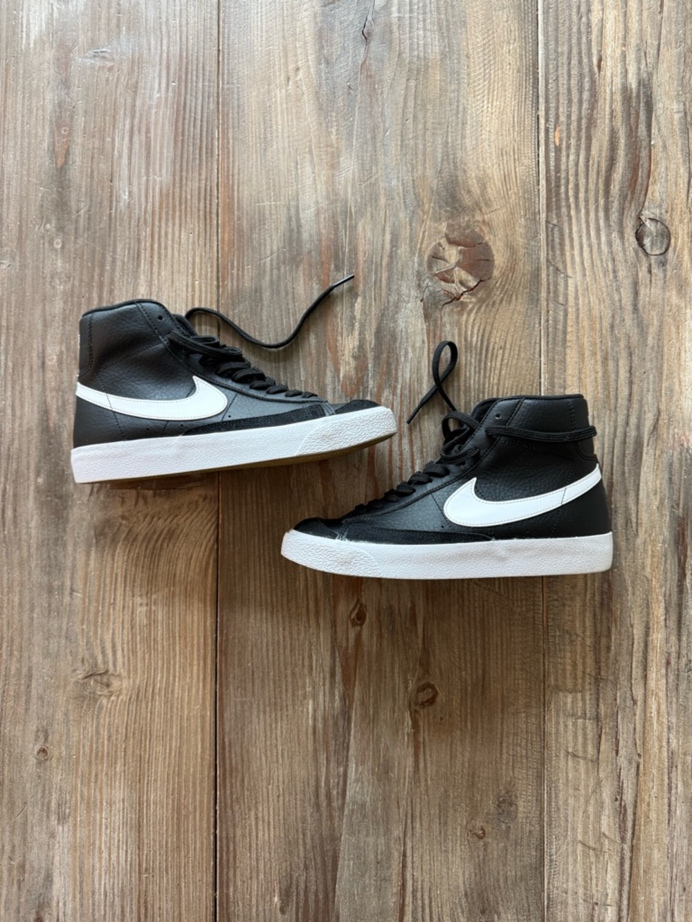 Nike Blazer Mid 77 Black White 6Y Youth (Womens 7.5) Like New